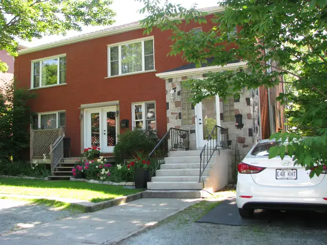 6 1/2 - VIEUX NORD - 2e étage d'un duplex
