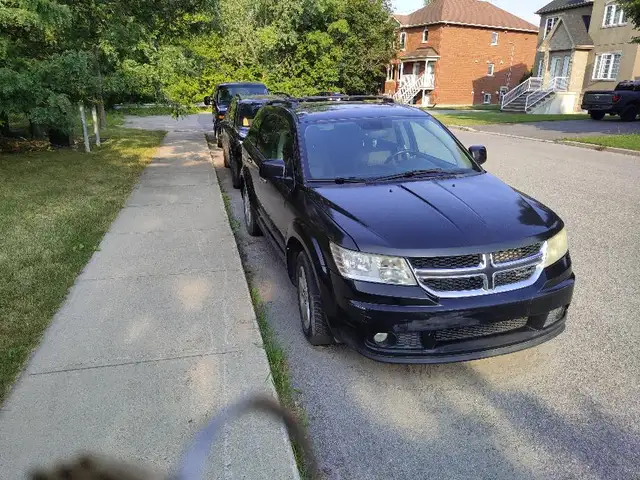 DODGE JOURNEY 2011 VERY CLEAN