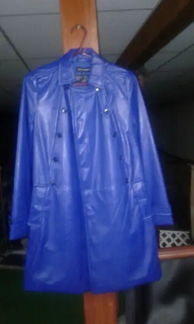 Manteau Trench  et pantalons cuir suède, View more