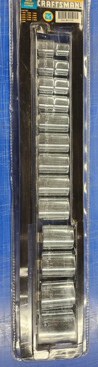 Brand new in original sealed package Craftsman 1/2" drive 14 piece metric socket set (mm). See photo...