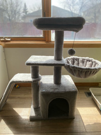 Cat tree / pet play / pet stuff