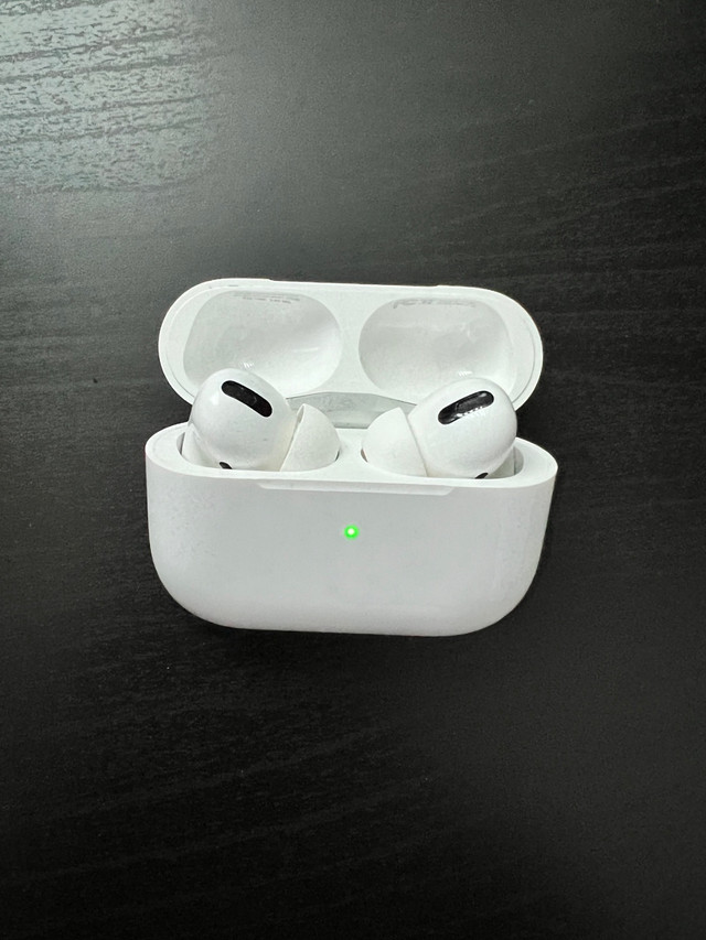 Apple Airpod Pro (1st gen) left bud is staticy in Cell Phone Accessories in City of Toronto - Image 3