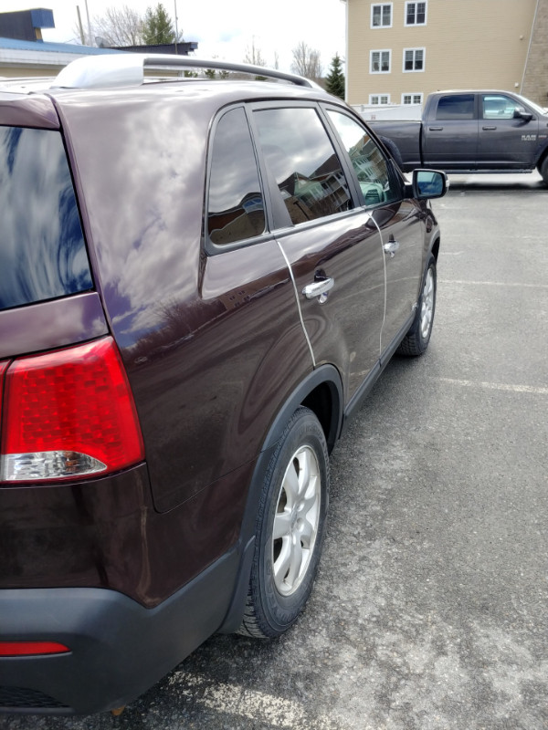 2012   KIA  SORENTO AWD V6 dans Autos et camions  à Sherbrooke - Image 3