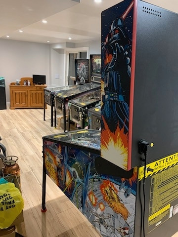 Stern Star Wars Comic book Art Pinball HUO low plays in Toys & Games in Markham / York Region - Image 2