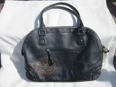 Harley Davidson Women’s Leather Handbag - Black and in excellent condition for $25.00 Dimensions: 17...