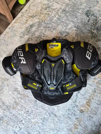 Bauer M3 Intermediate Large shoulder pads, View more
