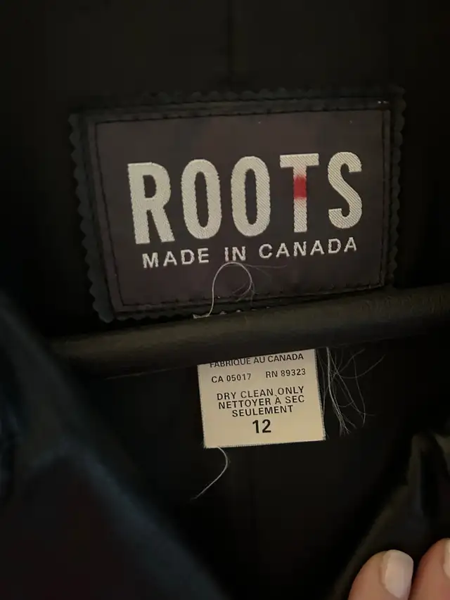 Women’s ROOTS  leather jackets size 12 in Women's - Tops & Outerwear in Markham / York Region - Image 4