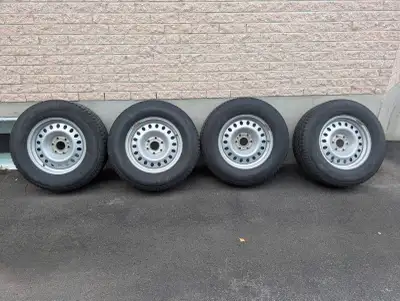 Ensemble de 4 pneus d'hiver Bridgestone Blizzak LT 265/70R18 (124/121R) montés et balancés sur roues...