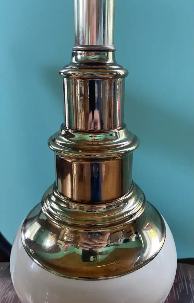 Vintage Real Brass and Ceramic Table Lamp - Heavy (works) in Indoor Lighting & Fans in Oakville / Halton Region - Image 5