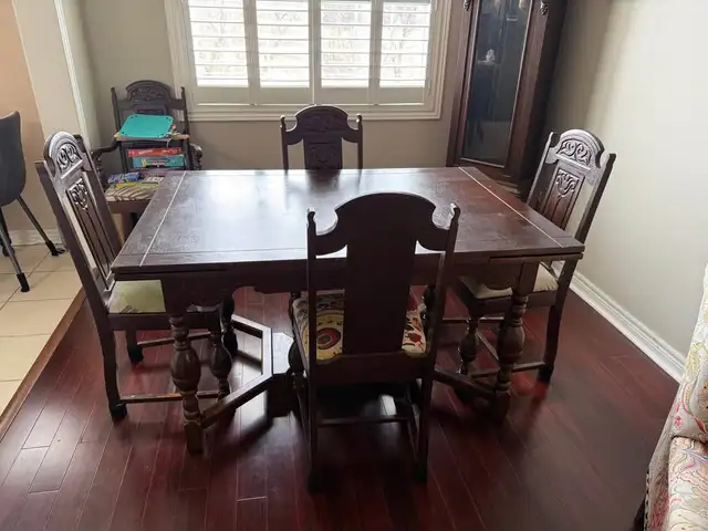 Dining Room Table with Chairs in Dining Tables & Sets in Markham / York Region - Image 2