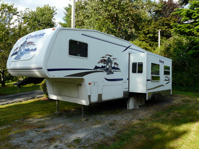 Beautiful 2005 Keystone 28.5 COUGAR 5th Wheel in Travel Trailers & Campers in Mission