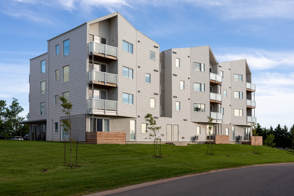 2 Bedroom Ground Floor Apartment – Available October 1 1
