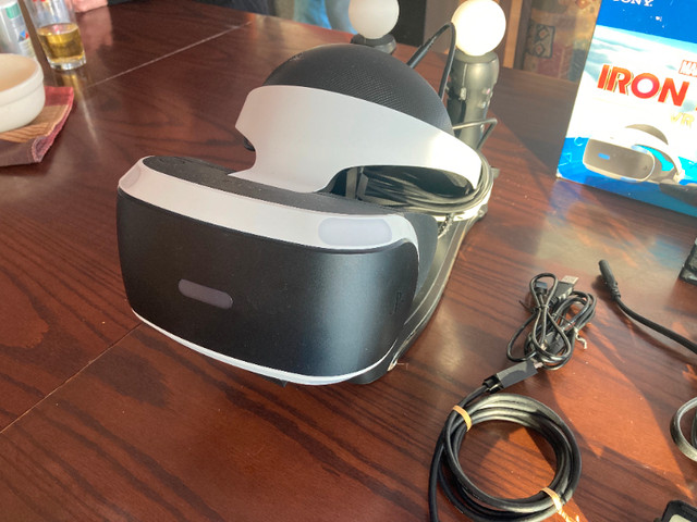 Casque PlayStation VR pour PS4 PS5 avec stands (charging dock) dans Sony PlayStation 4  à Longueuil/Rive Sud - Image 2