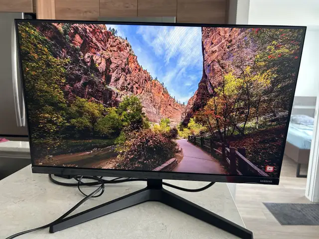 Samsung 27” Monitor Infinity Display in Monitors in Calgary - Image 2