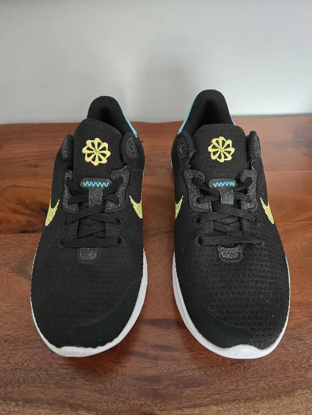 New ladies Nike runners in Women's - Shoes in Norfolk County - Image 3