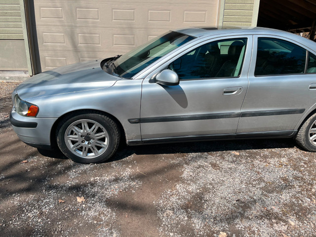 volvo s 60 2.4t 2003 dans Autos et camions  à Laval/Rive Nord