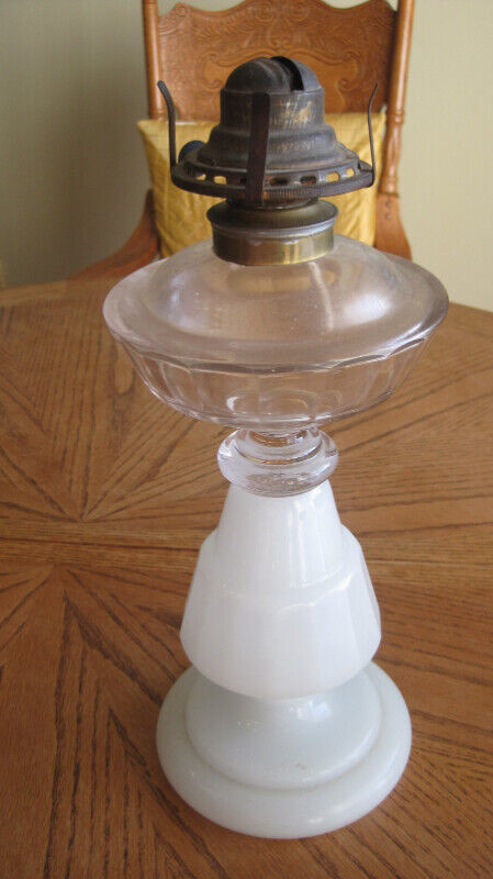 ANTIQUE OIL LAMP in Arts & Collectibles in Ottawa
