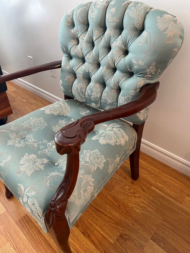 Colonial reupholstered antique chair in Chairs & Recliners in Moncton - Image 2