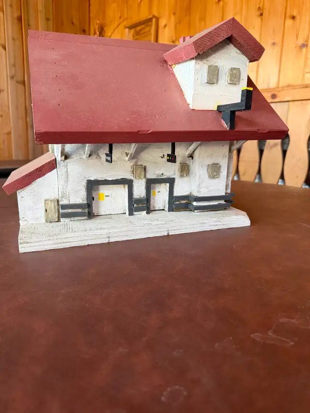Vintage railroad station birdhouse in Other in Edmonton - Image 3