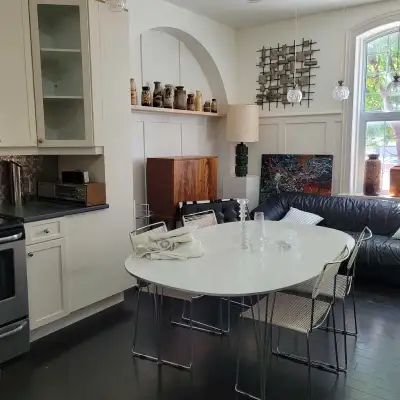 Minimum 30days / Monthly Booking Available Immediately Walking Score Isn't Accurate 18x14 Living Roo...