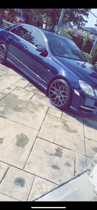 Clean 2012 Mercedes e550 4 matic amg package Has all the bells and whistles, massage chairs, heating...