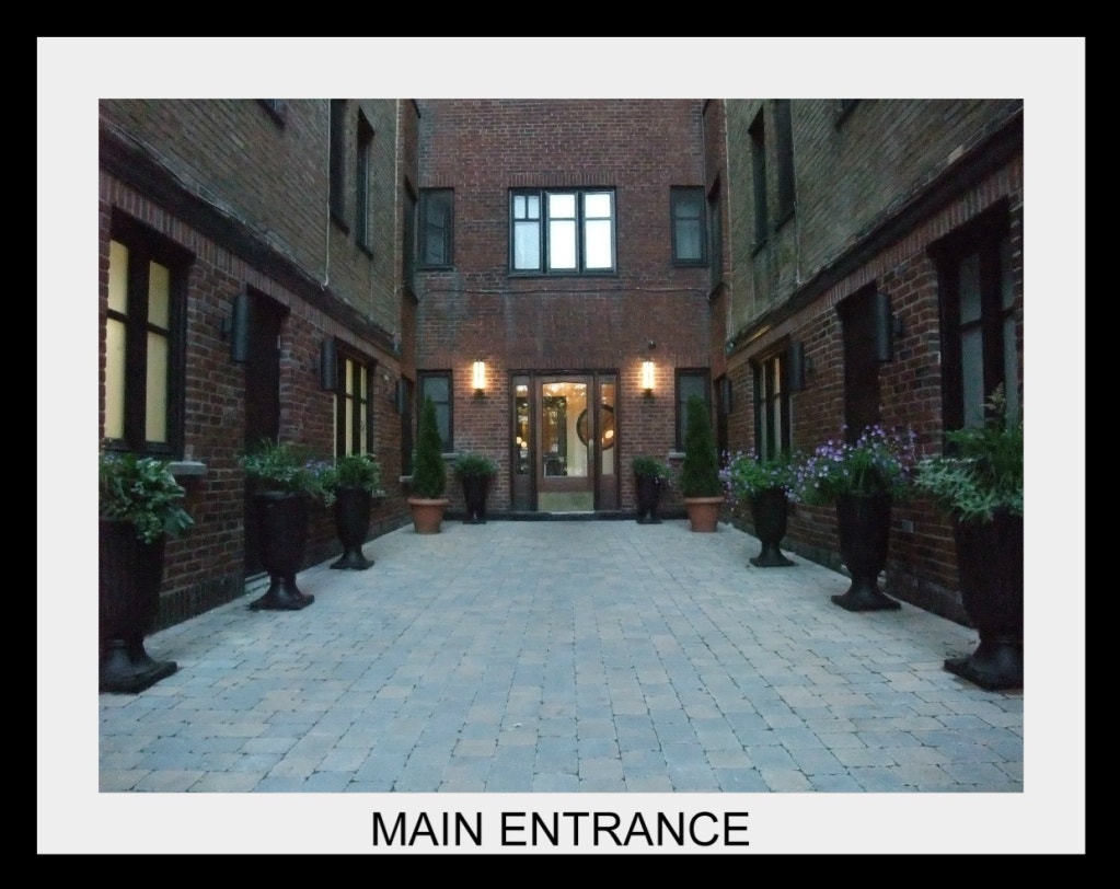 4982 Queen Mary Road — photo 1