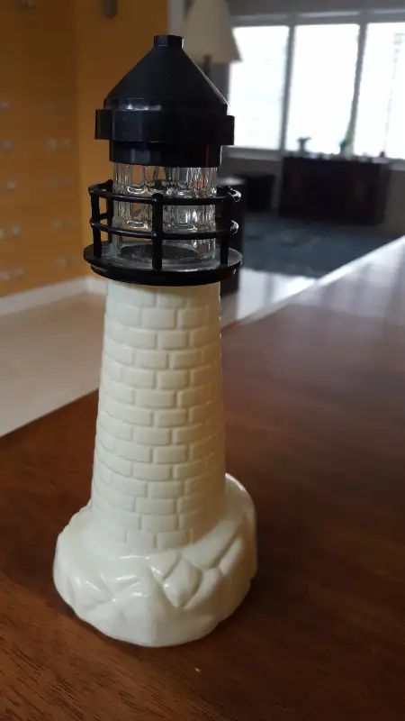 Vintage Old Spice After Shave Lighthouse Bottle Shulton Canada in Arts & Collectibles in Brantford - Image 3