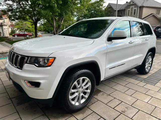 2011 Jeep Grand Cherokee Laredo – Minor issue, full transparency dans Autos et camions dans Ottawa - Image 7