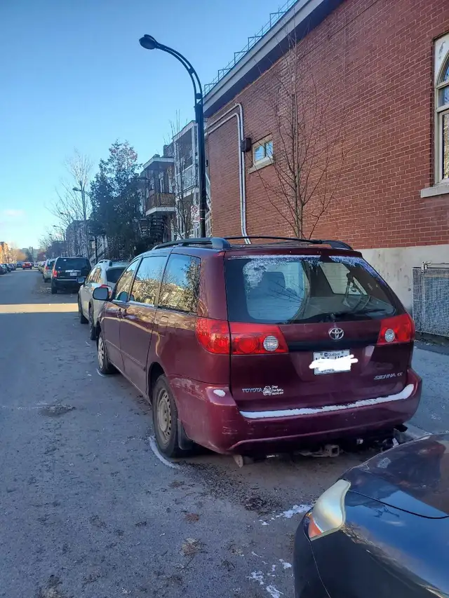 2006 Toyota Sienna in Cars & Trucks in City of Montréal - Image 5