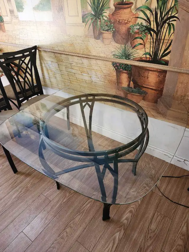 Glass and metal tables with chairs in Dining Tables & Sets in Markham / York Region - Image 3