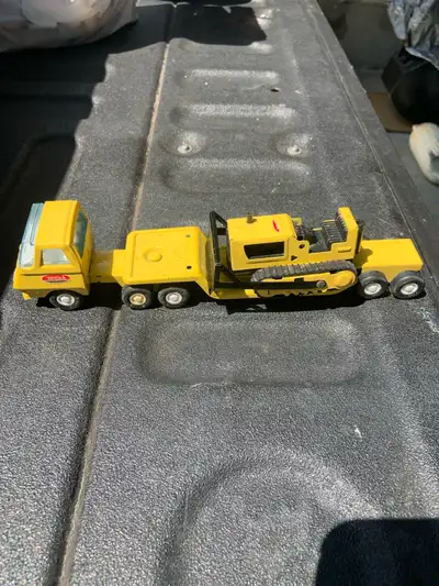 Vintage Tonka toy transport truck with trailer and bulldozer. Very nice shape. Cash only Pick up nea...