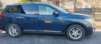 2015 Nissan Pathfinder SL - Fully loaded