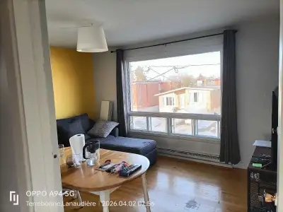 **À louer – Grand 5 1/2 lumineux – Disponible 1er mai 2026** Magnifique **5 1/2 très lumineux**, sit...