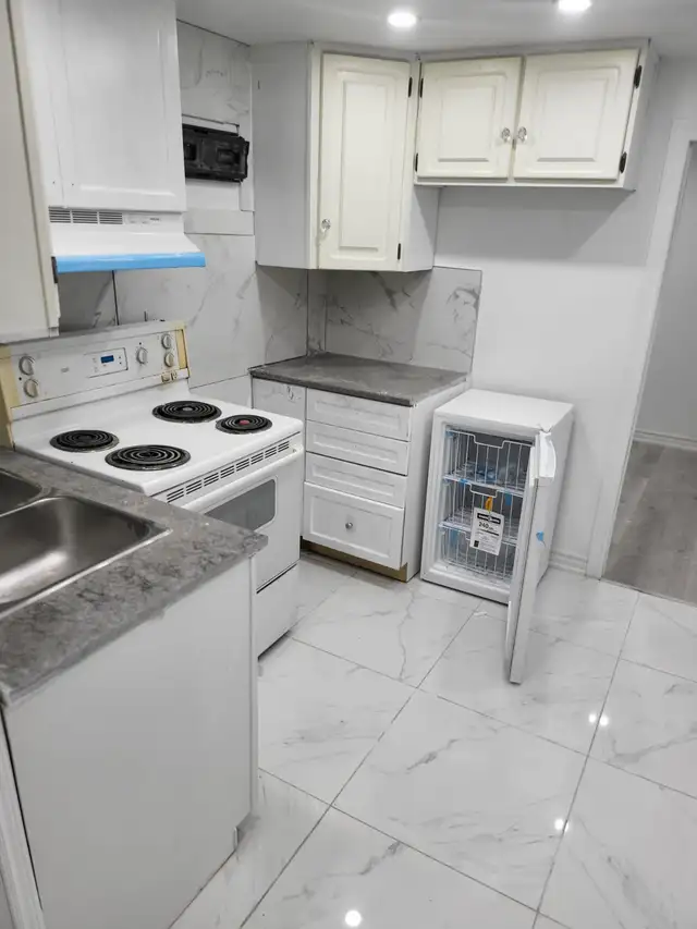 3 bedroom basement for rent - close to Clarkson GO station