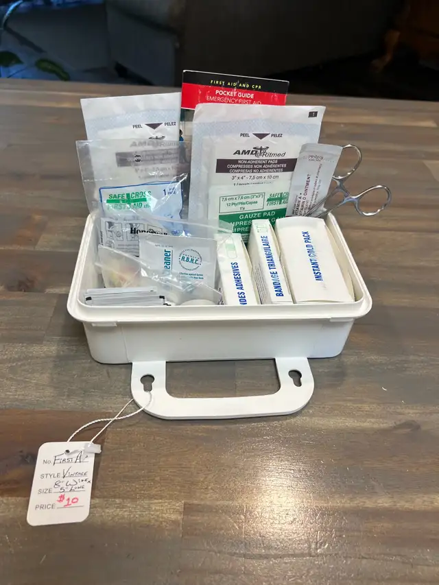 Vintage First Aid Kit in Other in Calgary - Image 9