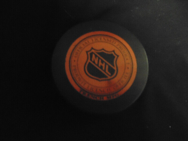 Boston Bruins NHL Puck in Arts & Collectibles in Moncton - Image 2
