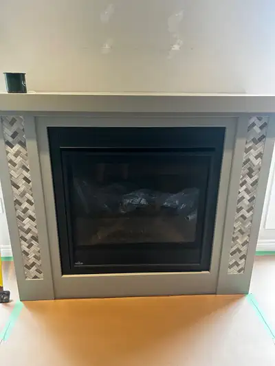 Mint condition Napoleon gas fireplace, and fully assembled easy to install mantle, come with everyth...