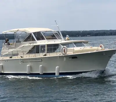 This classic 42 foot 1972 Chris Craft Commander powered by twin 427 Ford gas engines is in excellent...