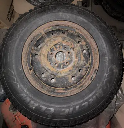 Arctic Claw Winter WXI tires on rims date manufactured ( May 2019 ) were on a 2009 Ford Escape XLT h...