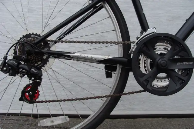 Norco Vélo Hybrid Bike 700x35C 21-vit./spd. T.BEAU/V.GOOD in Cruiser, Commuter & Hybrid in Laurentides - Image 4