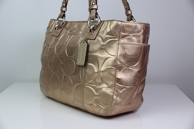 Coach embossed metallic gold handbag in Women's - Bags & Wallets in Gatineau - Image 3