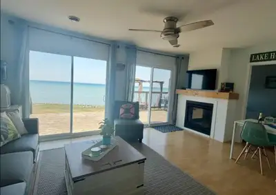 4 Season Lakefront Cottage