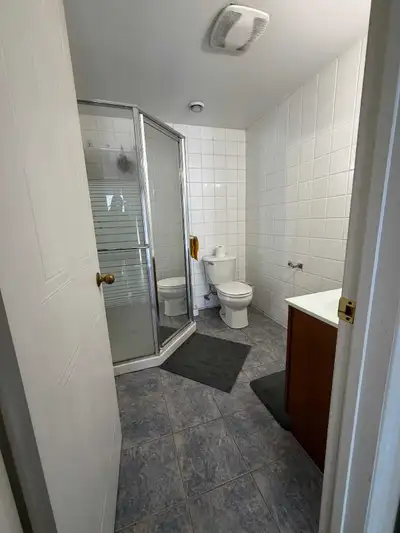 Studio Basement for rent Separate walk out basement 1 open room 1 washroom kitchen (like Bachelor Un...