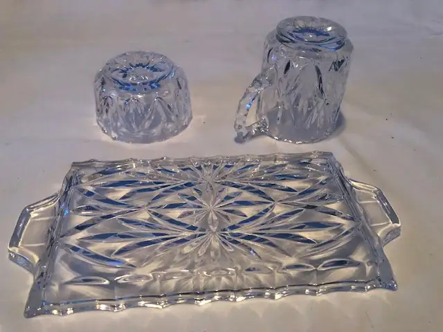 VINTAGE LEAD CRYSTAL CREAMER AND SUGAR BOWL in Arts & Collectibles in West Island - Image 6