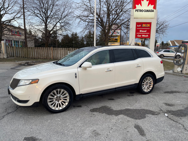 Selling my 2013 Lincoln MKT in good condition  in Cars & Trucks in London - Image 2