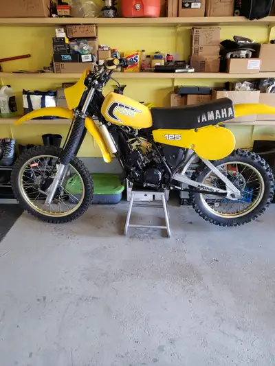 1981 YZ125 mx dirt bike. Very good condition. Very powerful bike. First year for liquid cooling. New...