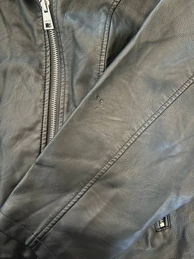 Levi's Leather Jacket in Women's - Tops & Outerwear in Ottawa - Image 4