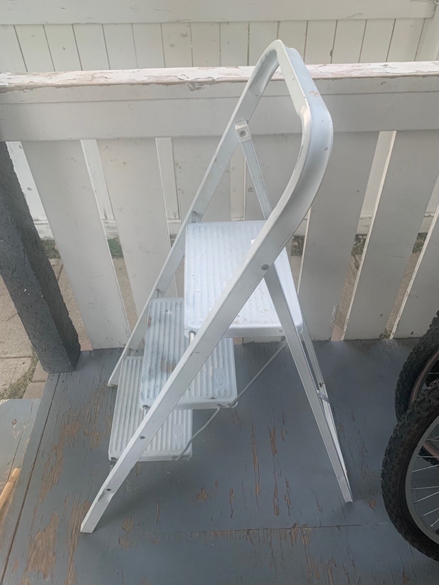 3 Step Ladder Ladders & Scaffolding Lethbridge Kijiji