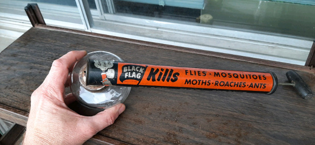 Vintage Black Flag bug sprayer dans Art et objets de collection  à Ville de Montréal