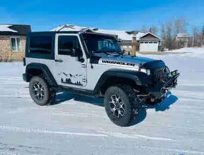 3.8 L V6 w/ 6 Speed manual Unique 2 door Jeep with custom cargo area -Off Road lights -New brakes -N...
